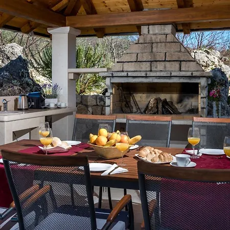 Pizzelli Villa